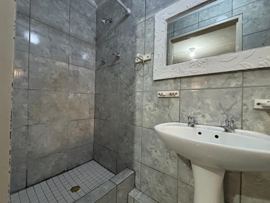 5 Bedroom Property for Sale in Electric City Western Cape